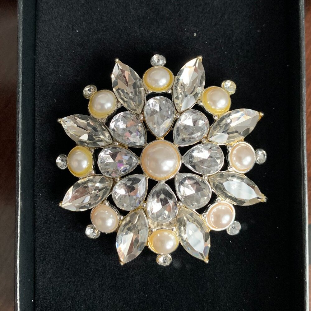 Avon 2012 Collectible Snowflake Pin